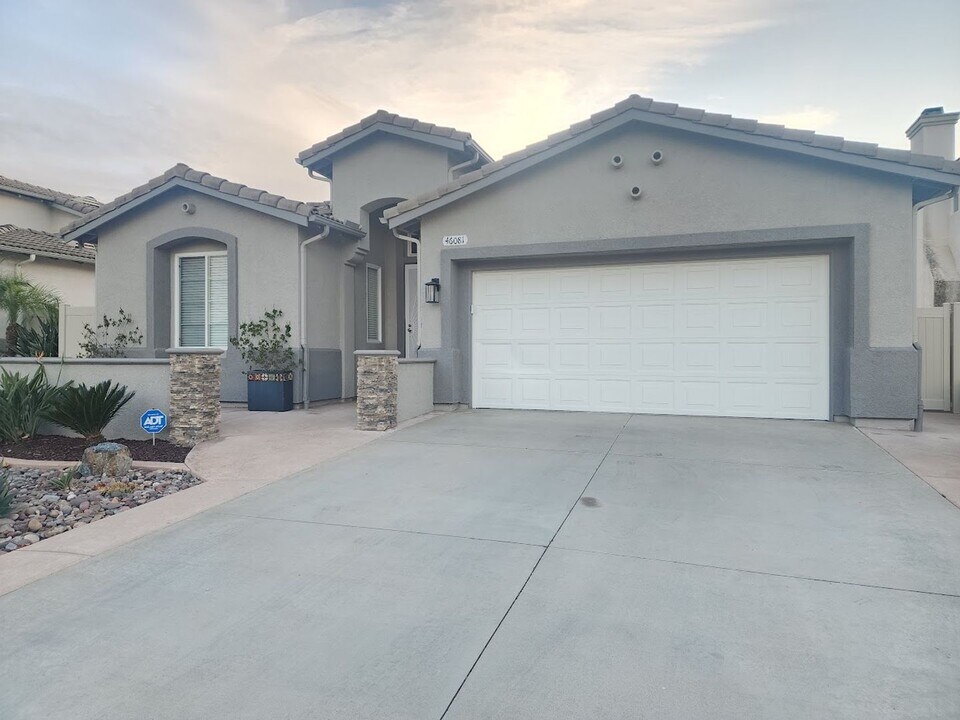 46081 Via La Colorada in Temecula, CA - Building Photo