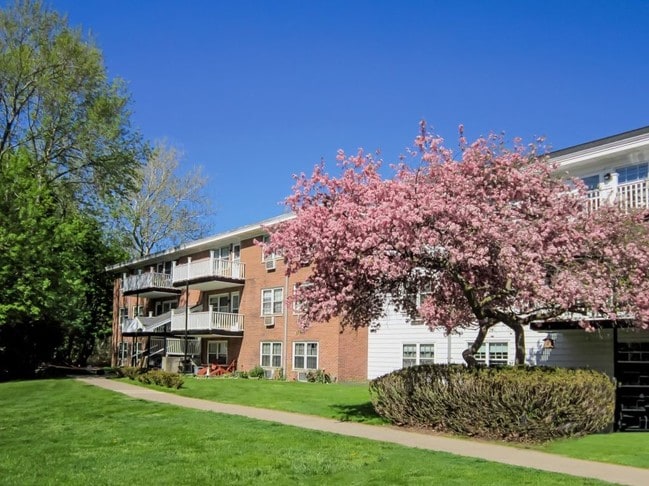 Landing Heights in Rochester, NY - Foto de edificio - Building Photo