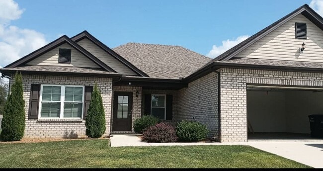 property at 82 Pinnacle Point Ln