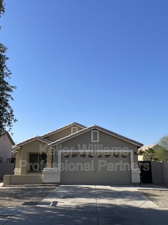 8137 W Globe Ave in Phoenix, AZ - Building Photo