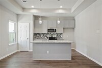 8005 Carver Rd photo'