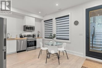 12 Glenside Ave in Toronto, ON - Building Photo - Building Photo