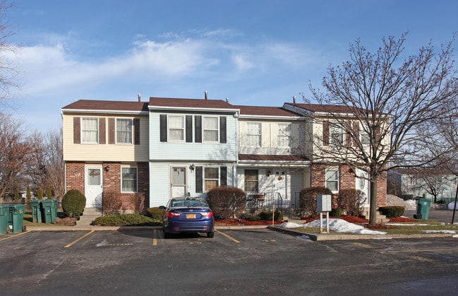 Somerset Townhomes in Rochester, NY - Building Photo - Building Photo