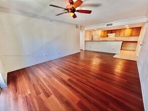 9905 Westwood Dr in Tamarac, FL - Building Photo - Building Photo