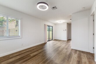 8838 Meadow Trace St in San Antonio, TX - Building Photo - Building Photo