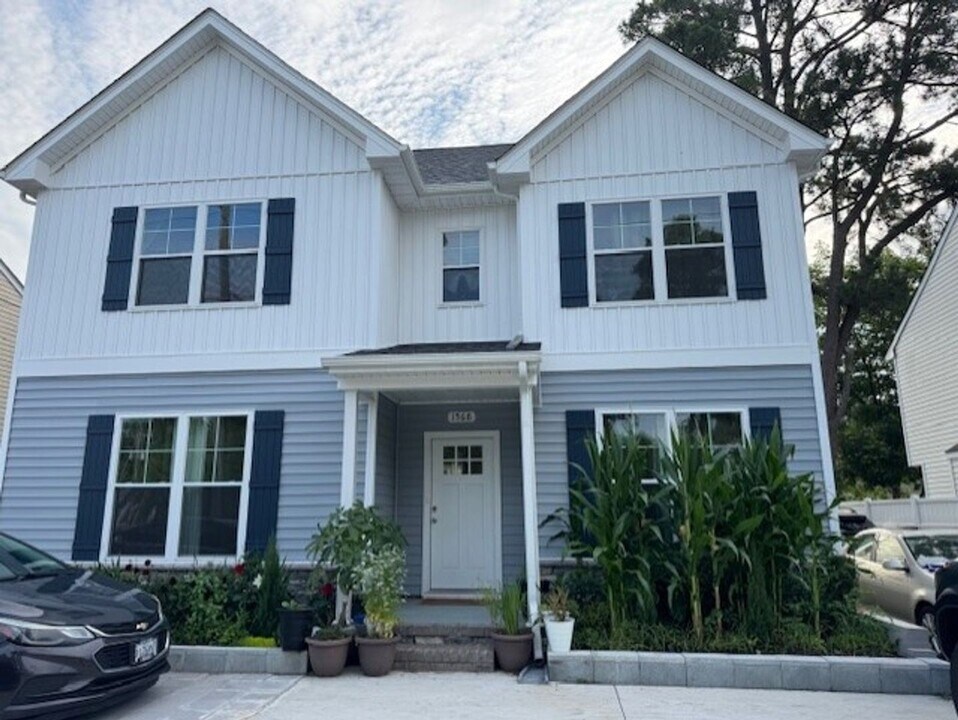 1568 Independence Blvd in Virginia Beach, VA - Building Photo