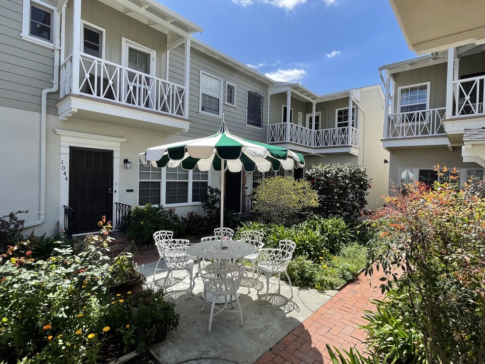 1054 Masselin Ave in Los Angeles, CA - Building Photo