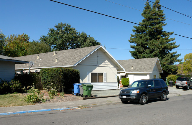 3925 Princeton Dr in Santa Rosa, CA - Building Photo - Building Photo