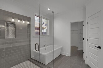 2374 Forrest Ave in Memphis, TN - Building Photo - Building Photo