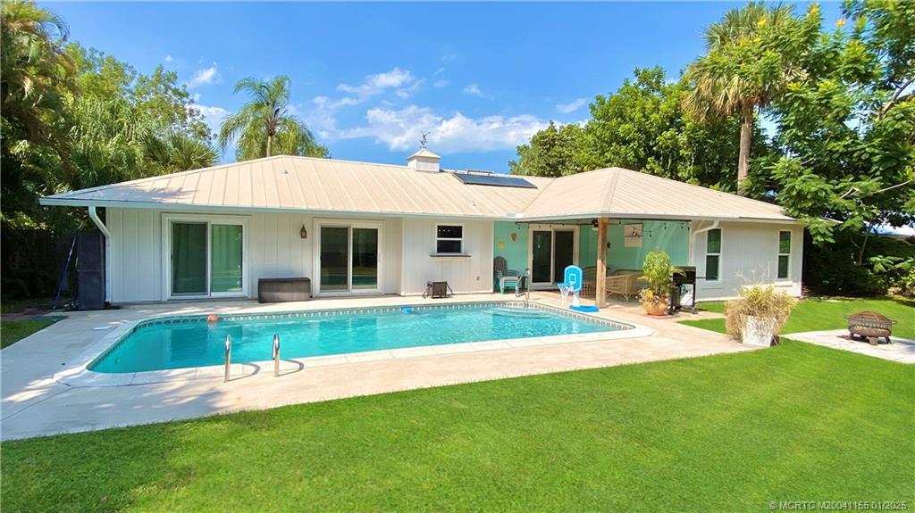 323 SW Ridge Ln in Stuart, FL - Building Photo