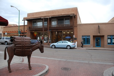 Casita de los Cornell in Santa Fe, NM - Foto de edificio