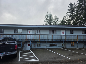 990 S 11th St, Unit Apt #4 in Coos Bay, OR - Building Photo