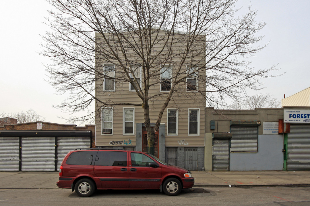 18-29 Decatur St in Flushing, NY - Building Photo