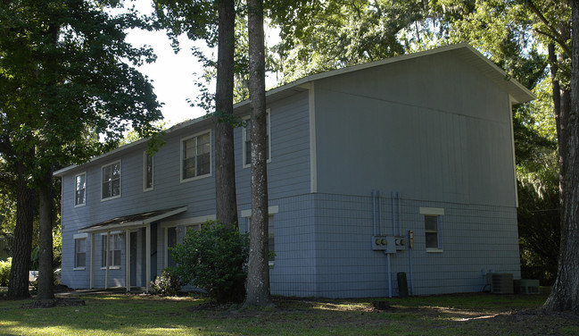 625 SW 11th Ln in Gainesville, FL - Foto de edificio - Building Photo