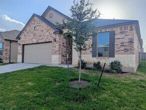 8100 Philbrook Dr in Austin, TX - Building Photo - Building Photo