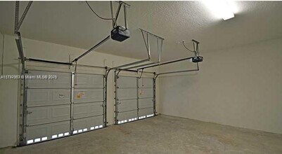 830 NE 191st St in Miami, FL - Building Photo - Building Photo
