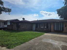 2411 Lauradale Dr in New Orleans, LA - Building Photo