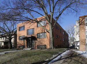 2210 Pillsbury Ave S in Minneapolis, MN - Building Photo - Building Photo