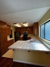 7689 Melody Dr in Rohnert Park, CA - Foto de edificio - Building Photo