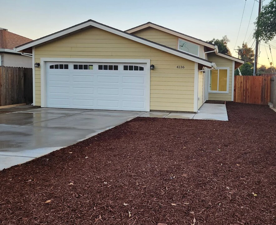 4136 Arden Wy in Sacramento, CA - Building Photo