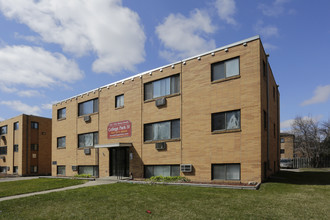 921 18 1/2 St S in Moorhead, MN - Foto de edificio - Building Photo