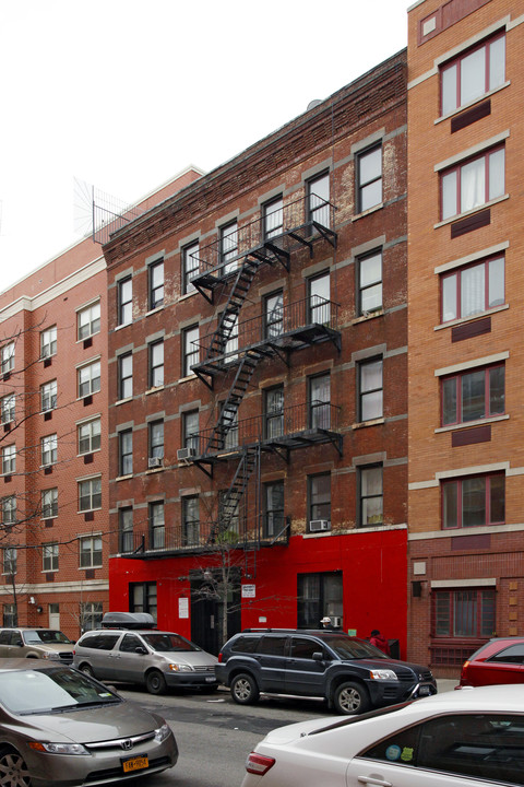 302 E 3rd St in New York, NY - Building Photo