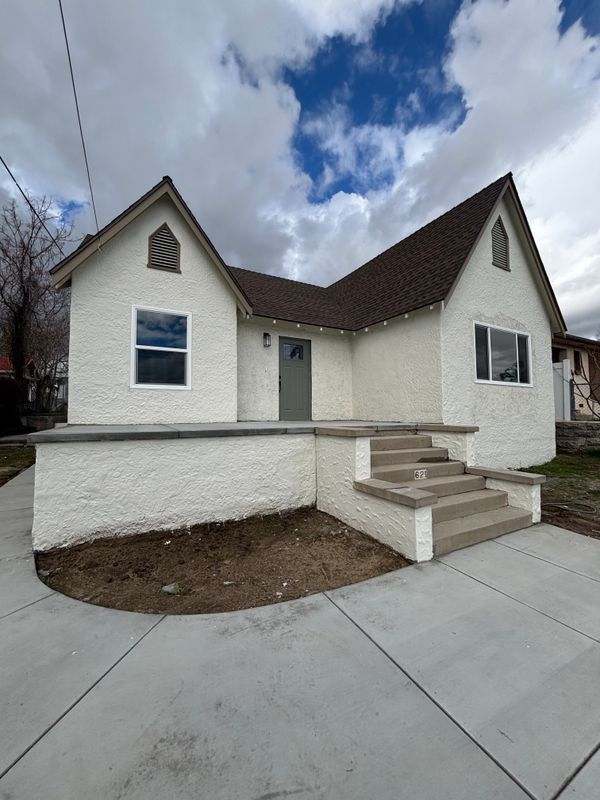 property at 621 N 4th St