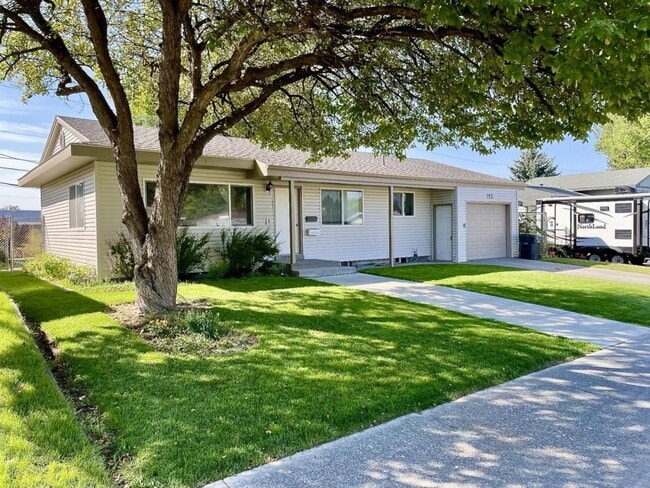 property at 752 Garfield St