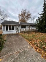 511 Charles St in Point Edward, ON - Building Photo