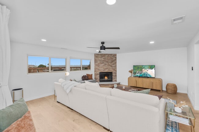 2217 Cardinal Dr in San Diego, CA - Building Photo - Building Photo