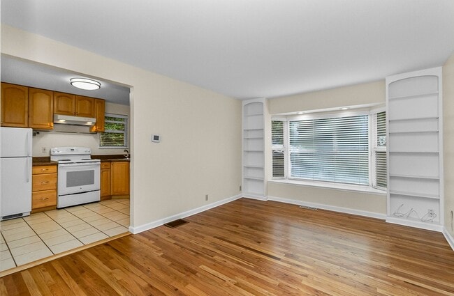 1557 NE 166th St in Shoreline, WA - Building Photo - Building Photo