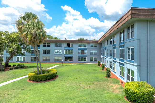 Imperial Harbours in Winter Haven, FL - Foto de edificio - Building Photo