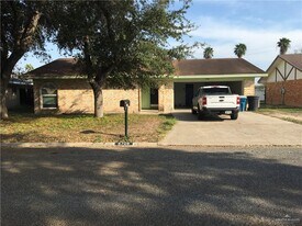 17 S Broadway St in McAllen, TX - Building Photo