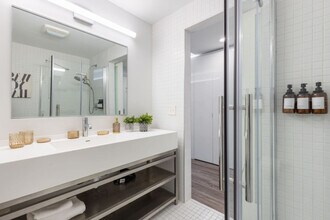 12607 Larchmere Blvd in Cleveland, OH - Building Photo - Building Photo