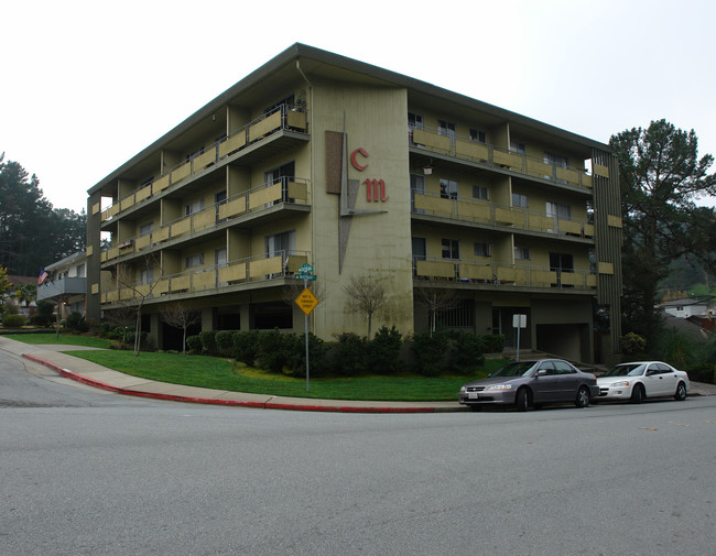 2221 Whitman Way in San Bruno, CA - Foto de edificio - Building Photo