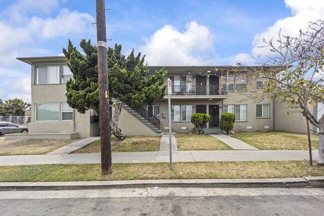 7015 8th Ave