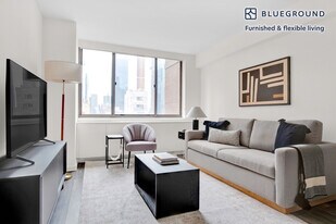 520 W 43rd St in New York, NY - Building Photo