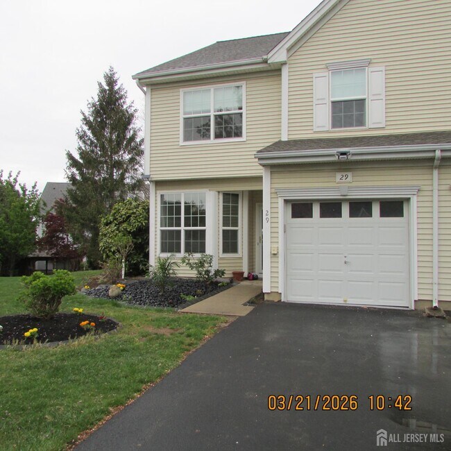 29 Tall Oaks Ct in Sayreville, NJ - Building Photo - Building Photo