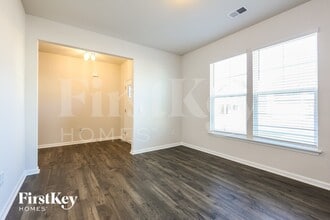 562 Hillpark Ln in Greer, SC - Foto de edificio - Building Photo