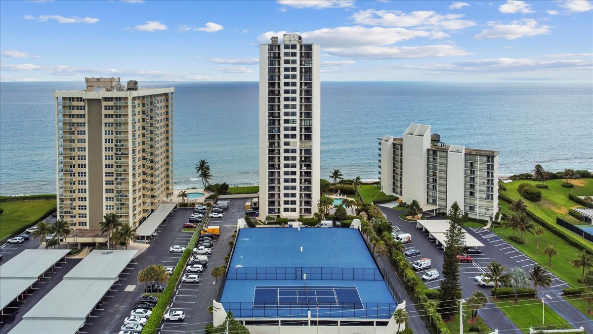 5420 N Ocean Dr, Unit 903 in Riviera Beach, FL - Building Photo