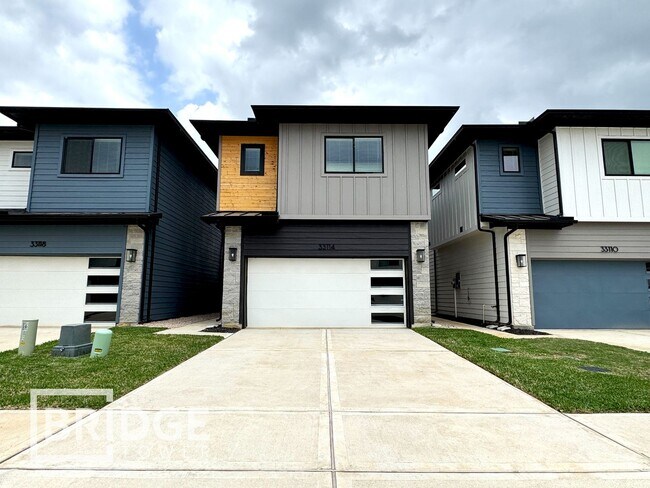 property at 33114 Oak Hts Pl