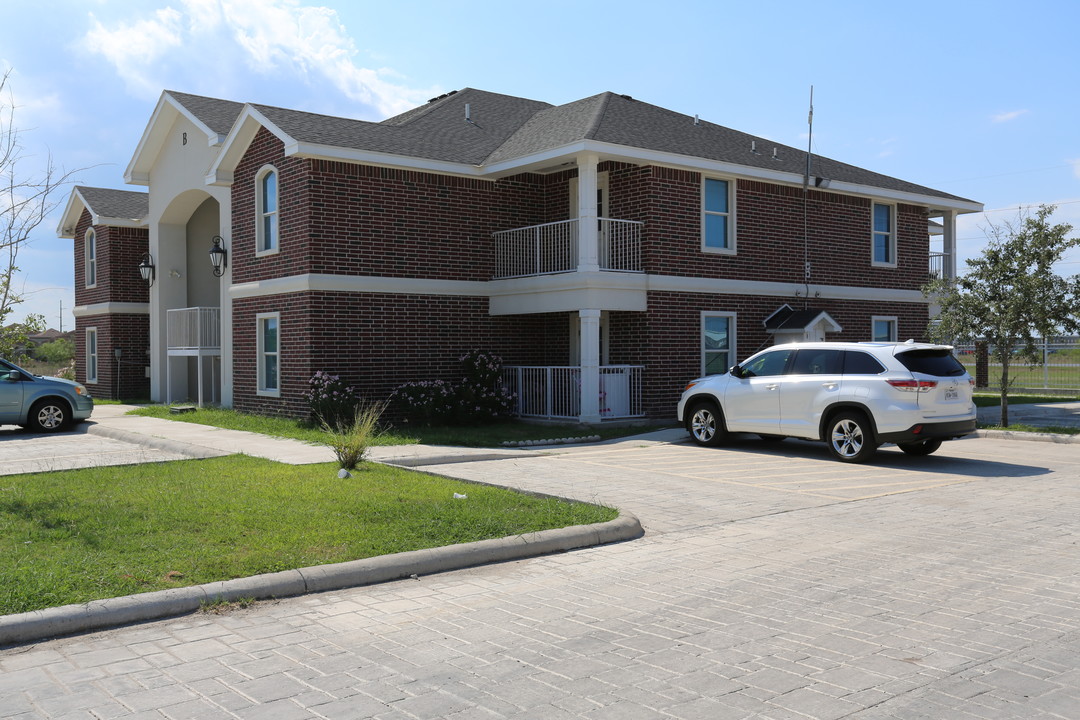 Red Oak Apartments Phase II in Brownsville, TX - Building Photo