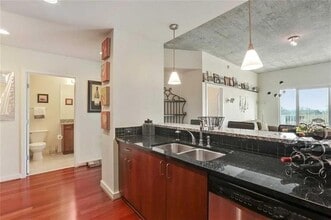 250 Pharr Rd NE in Atlanta, GA - Building Photo - Building Photo