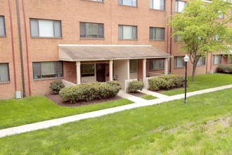 Rollingwood Apartments in Silver Spring, MD - Building Photo - Building Photo