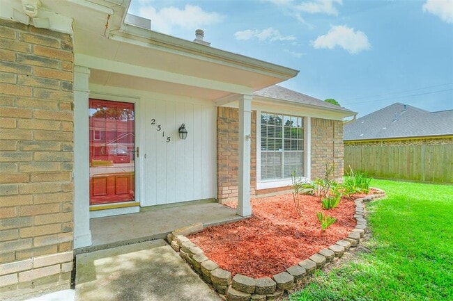 2315 Cunningham Dr in Pearland, TX - Foto de edificio - Building Photo