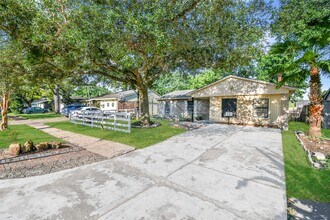 16210 Lazy Ridge Rd in Houston, TX - Building Photo - Building Photo