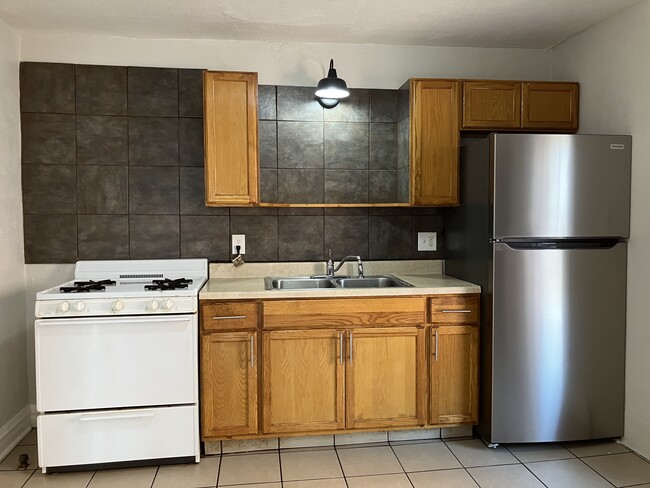 800 W Ionia St, Unit 2