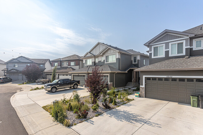 16811 53 St NW in Edmonton, AB - Building Photo - Primary Photo