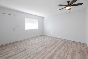 2516 W Augusta Ave in Phoenix, AZ - Building Photo