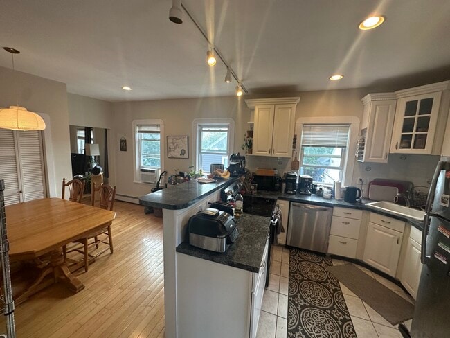 9 Aberdeen Rd, Unit 3